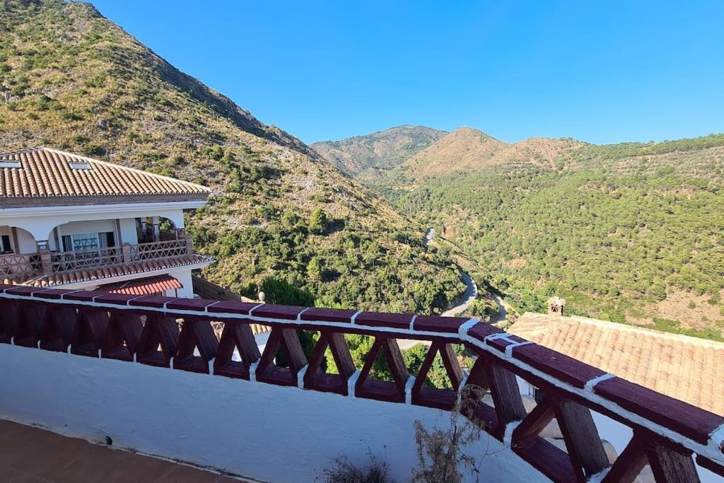 Atico Con Vistas Mar Y Montana Apartment Ojen Bagian luar foto