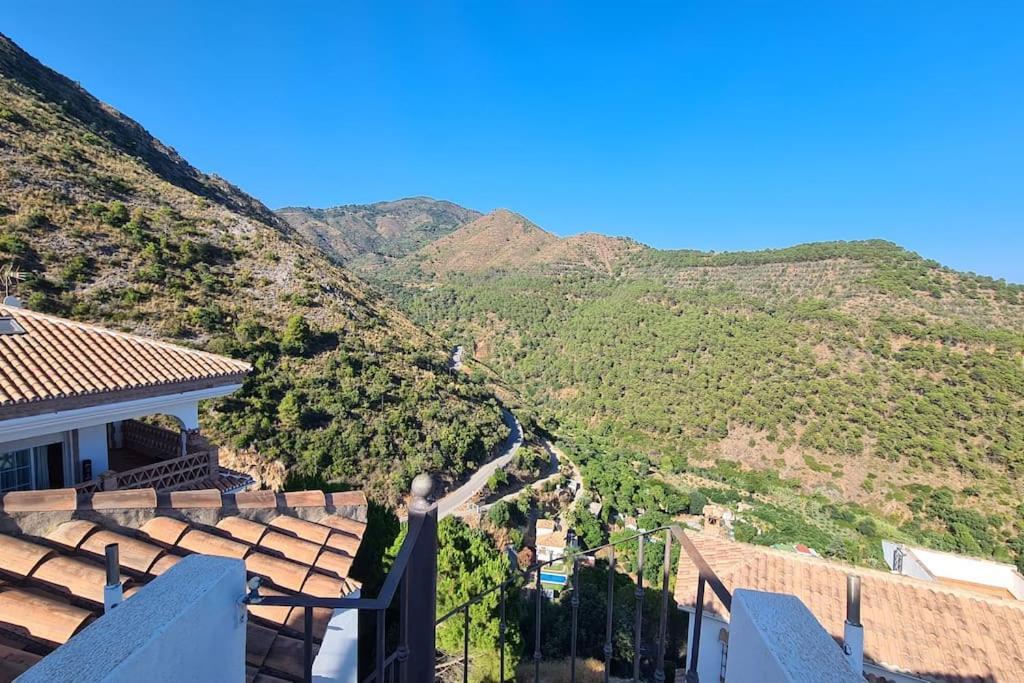 Atico Con Vistas Mar Y Montana Apartment Ojen Bagian luar foto